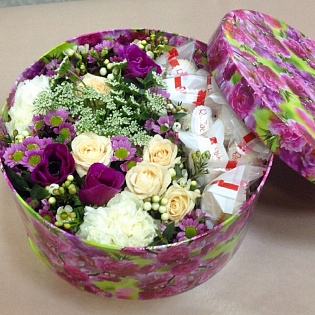 Коробочка с цветами и Рафаэлло